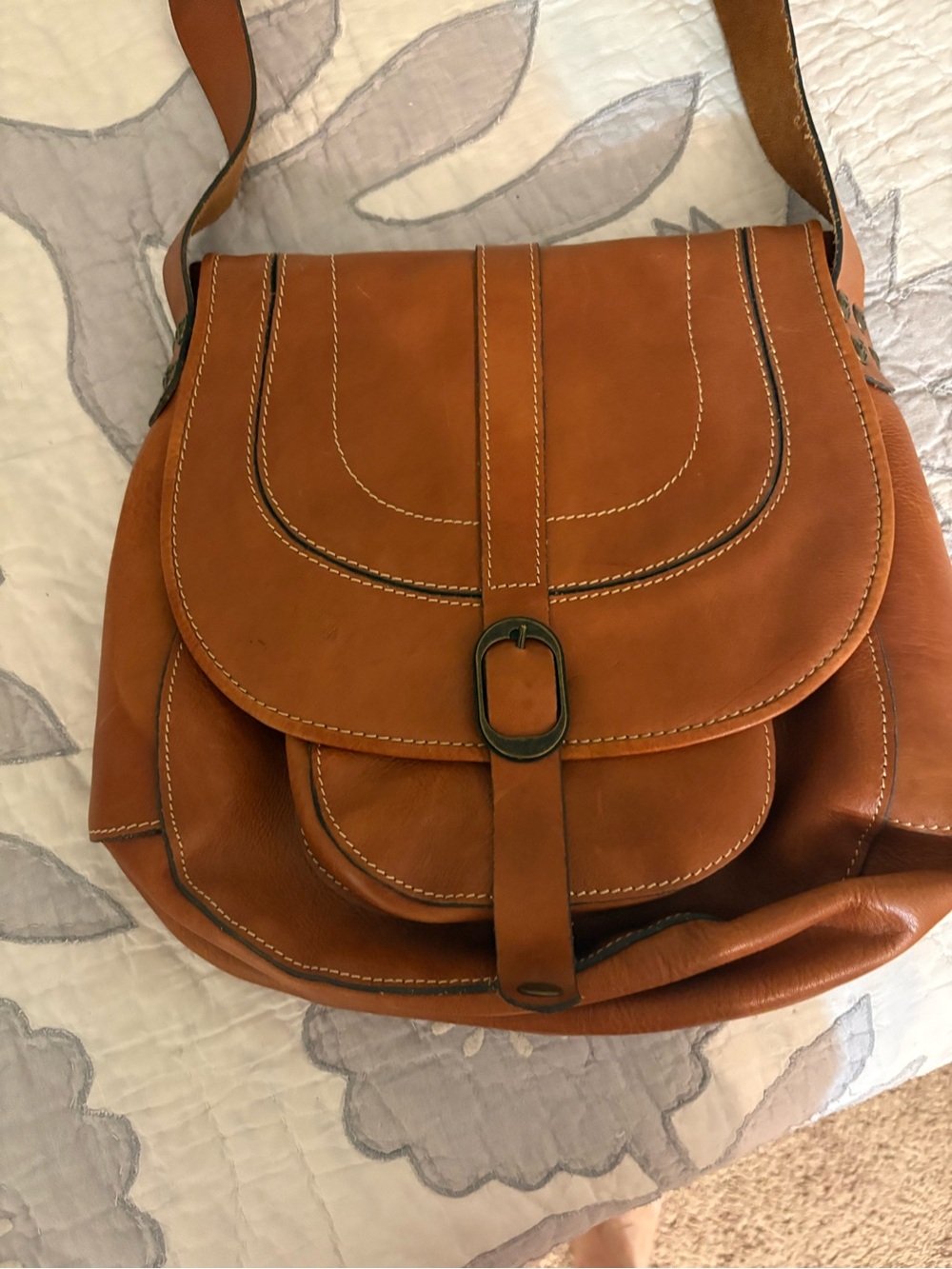 Classic Tan Leather Crossbody Bag - Timeless Everyday Style